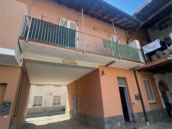 AMPIO MONOLOCALE ARREDATO SENZA SPESE.