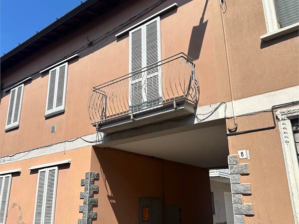 AMPIO MONOLOCALE ARREDATO SENZA SPESE.