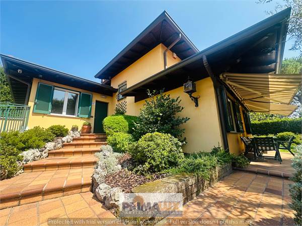 ESCLUSIVA VILLA SINGOLA CON DUE APPARTAMENTI