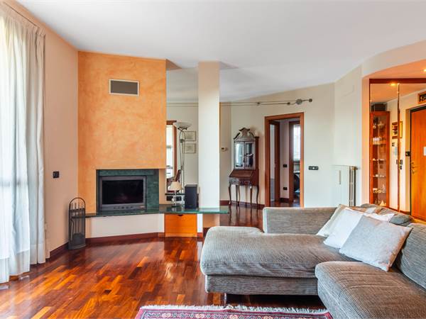 ELEGANTISSIMO 5 LOCALI DI 165 MQ SU UNICO PIANO