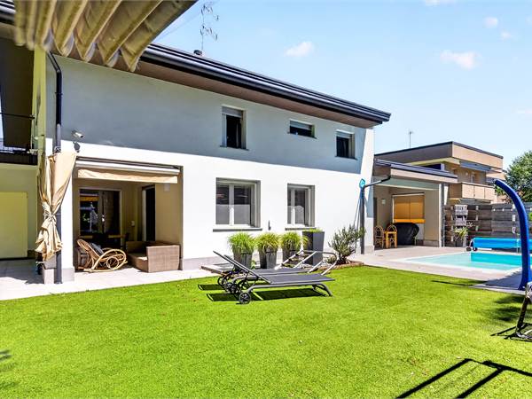 PRESTIGIOSA VILLA CON PISCINA RISCALDATA