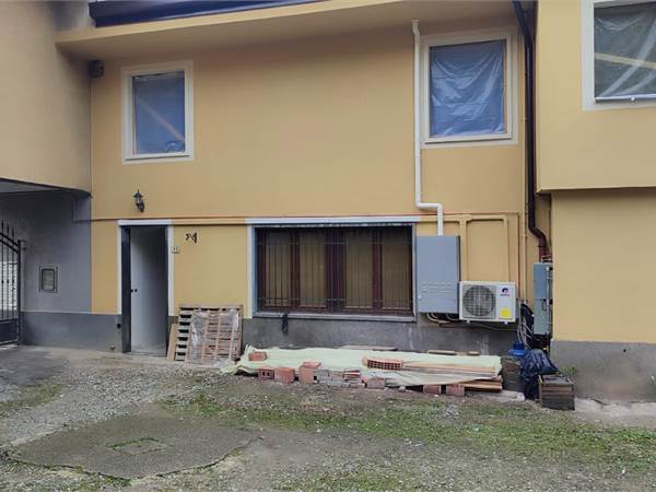 DUE LOCALI COMPLETAMENTE RISTRUTTURATO