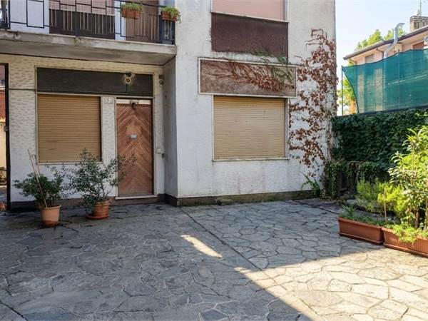 AMPIO BILOCALE DA RISTRUTTURARE