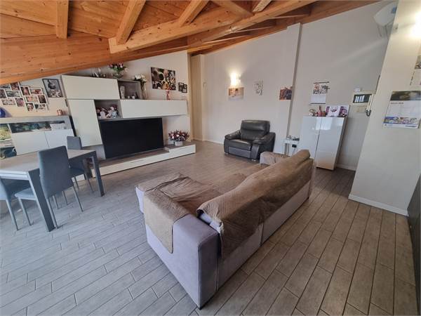 Trilocale con terrazzo e box!!