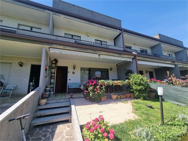 Stupenda villetta a schiera, con giardino!!